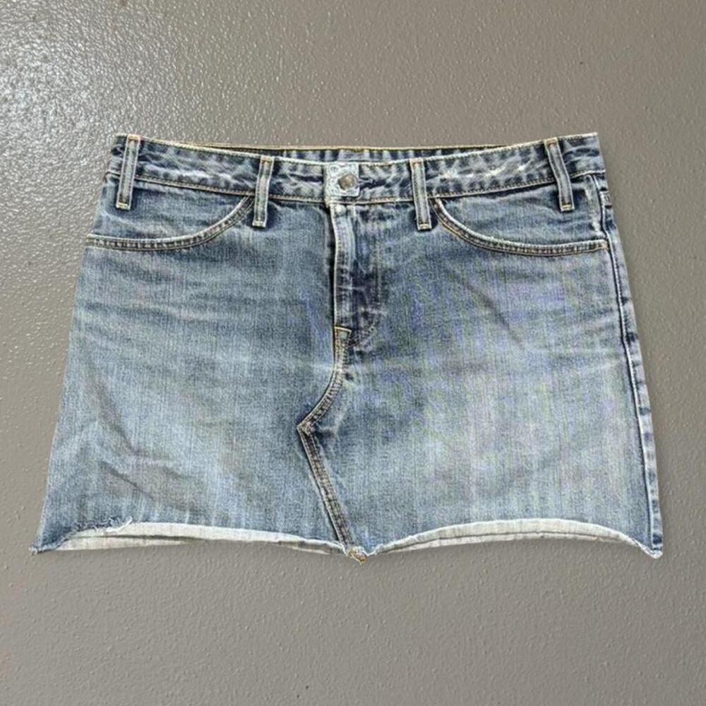 Vintage Y2K Levi’s Cut Off Low Rise Mini Jean Skirt Size 30